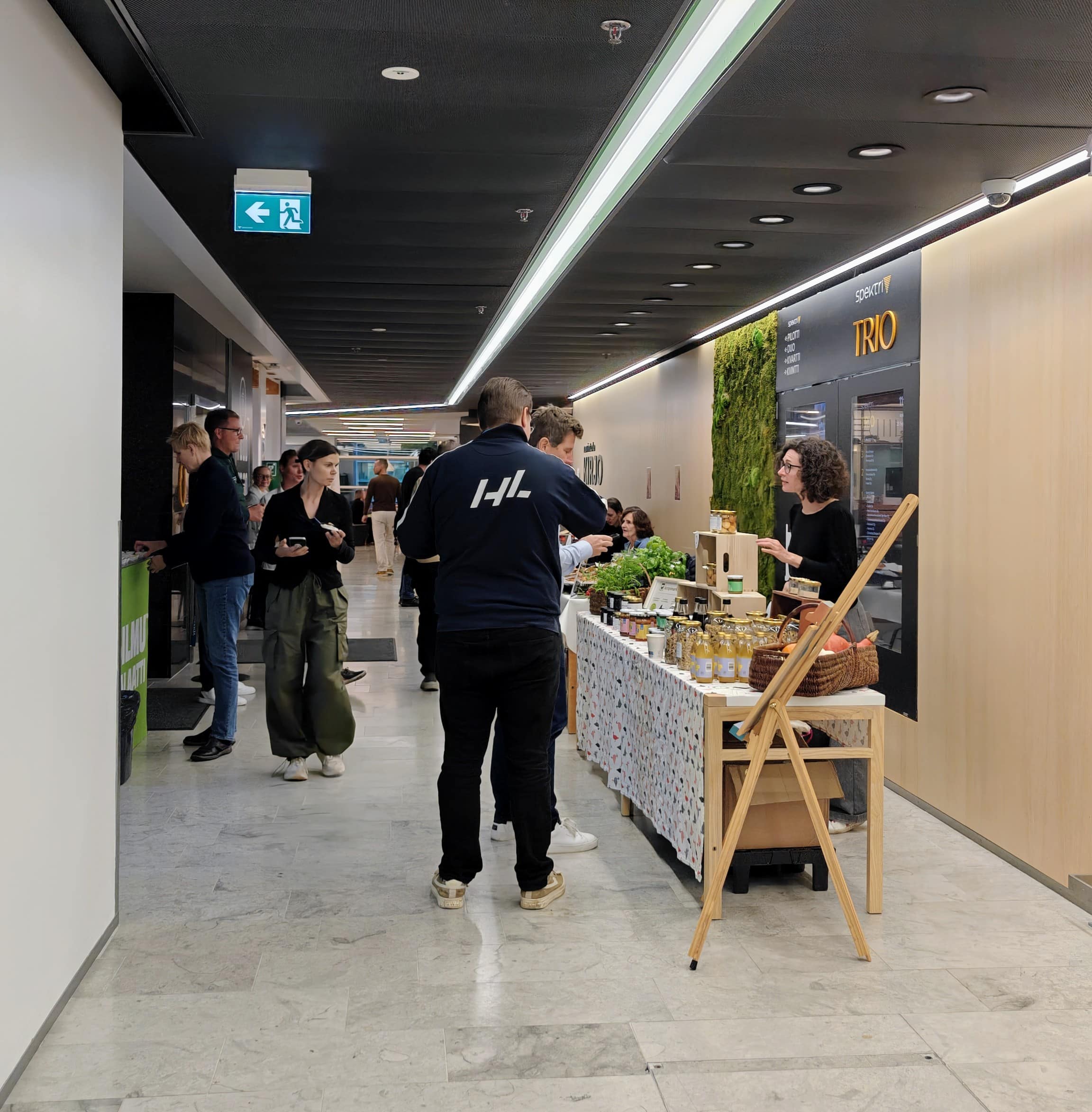 Sadonkorjuu Pop-Up Spektrin Trion aulassa